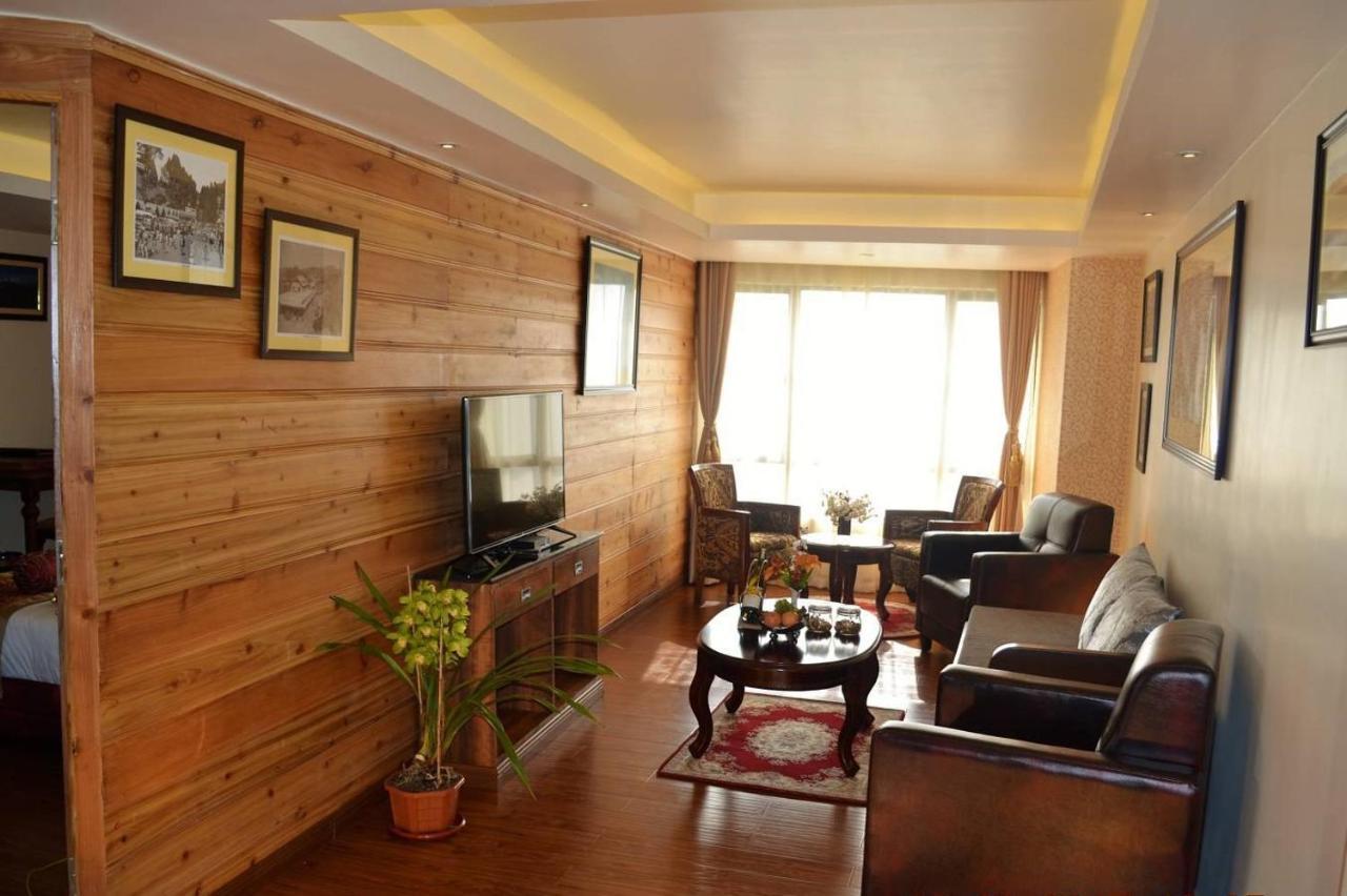 Crescent Resort, Darjeeling Дарджилинг Екстериор снимка