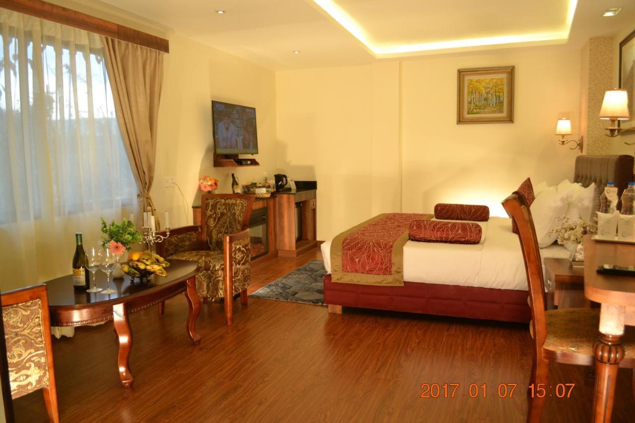 Crescent Resort, Darjeeling Дарджилинг Екстериор снимка