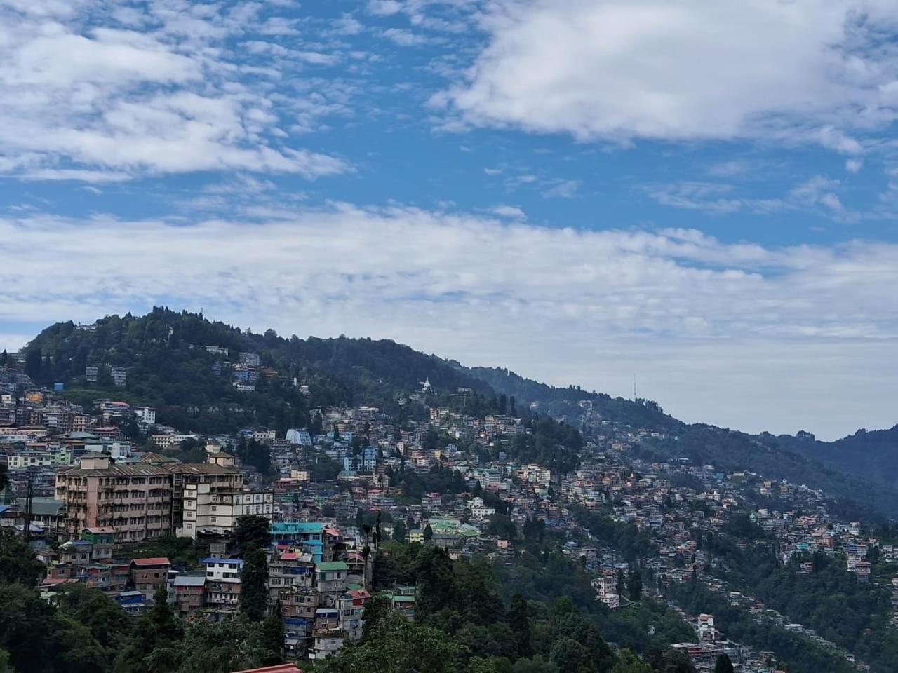 Crescent Resort, Darjeeling Дарджилинг Екстериор снимка