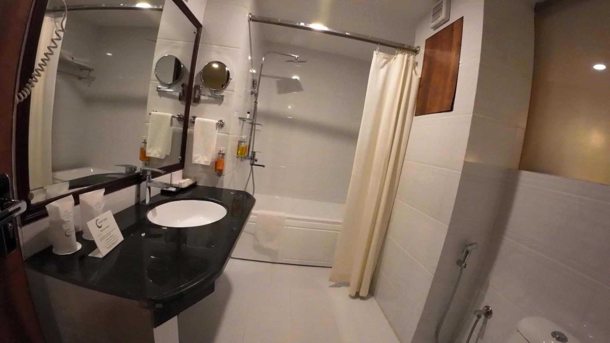 Crescent Resort, Darjeeling Дарджилинг Екстериор снимка